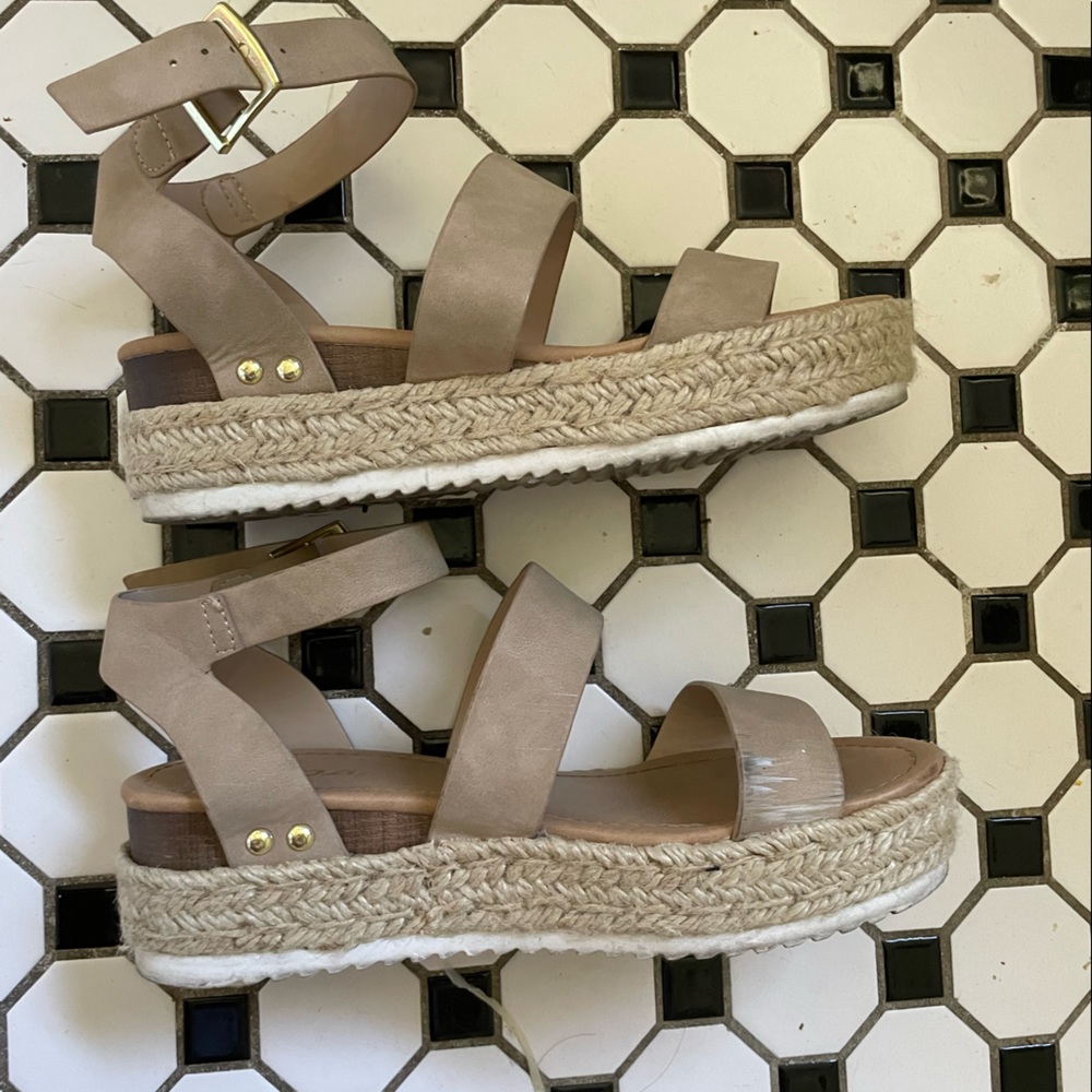 Platform strappy sandals